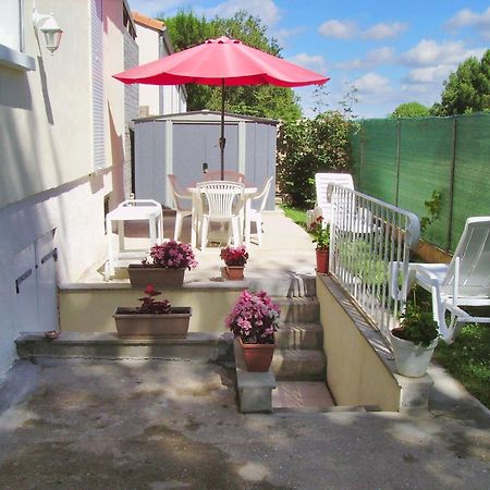 Appartement Charmant A Breuillet Avec Jardin Spacieux エクステリア 写真