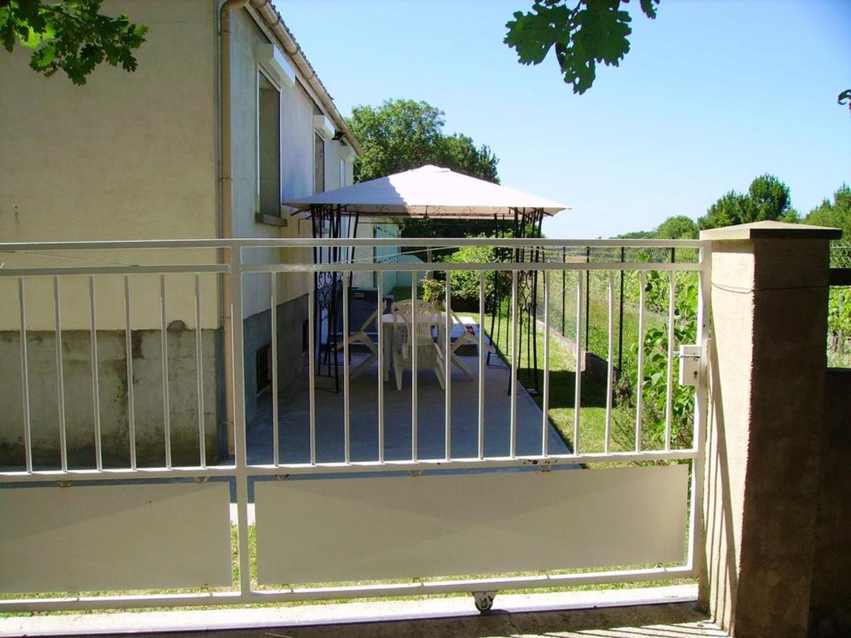 Appartement Charmant A Breuillet Avec Jardin Spacieux エクステリア 写真